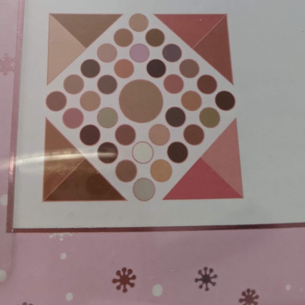 Frosted & Merry Ultimate Face & Eye All Over Palette - Picture 6 of 8